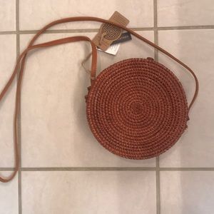 Round wicker purse